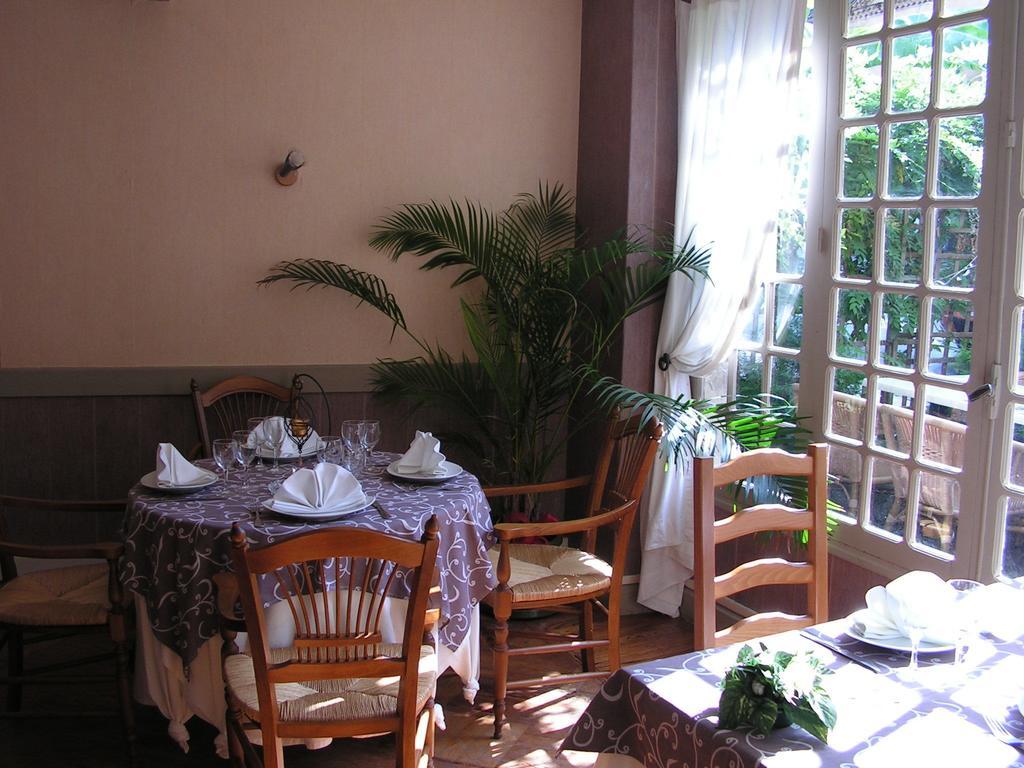 Hotel Restaurant Henri IV Eauze Екстериор снимка